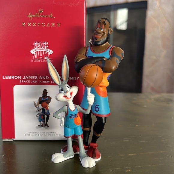 Lebron James - Picture 1 of 4